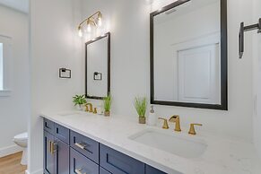 Modern Gulf Breeze Home w/ Patio: 13 Mi to Beach!