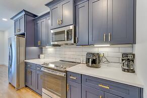 Modern Gulf Breeze Home w/ Patio: 13 Mi to Beach!