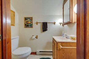 Near Parks & Lakes: Blakeslee Home w/ Porch & Yard