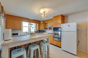 Near Parks & Lakes: Blakeslee Home w/ Porch & Yard