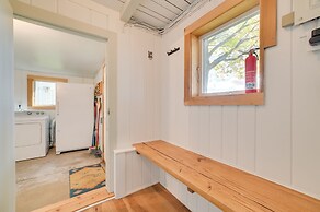 Cozy Harbor Springs Vacation Rental, 13 Mi to Town