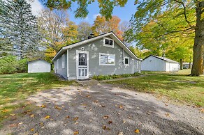 Cozy Harbor Springs Vacation Rental, 13 Mi to Town