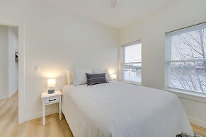 Sleek Apartment Near St Clair City Boat Harbor!