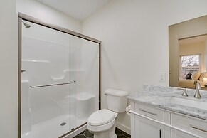 Sleek Apartment Near St Clair City Boat Harbor!