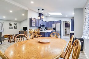 Charming Stayton Home w/ Deck + Smart TV!