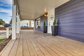 Charming Stayton Home w/ Deck + Smart TV!