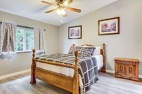 Charming Stayton Home w/ Deck + Smart TV!