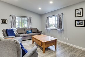 Charming Stayton Home w/ Deck + Smart TV!