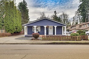 Charming Stayton Home w/ Deck + Smart TV!