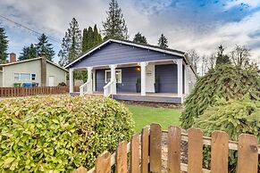 Charming Stayton Home w/ Deck + Smart TV!