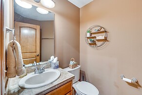 Lakefront Waterford Home w/ Game Room & Grills!
