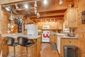 Secluded Cabin Near Lake, 18 Mi to Brian Head!