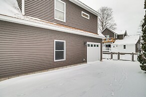 Frankfort Vacation Rental < 1 Mi to Lake Michigan!