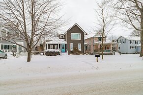 Frankfort Vacation Rental < 1 Mi to Lake Michigan!