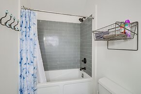 Frankfort Vacation Rental < 1 Mi to Lake Michigan!