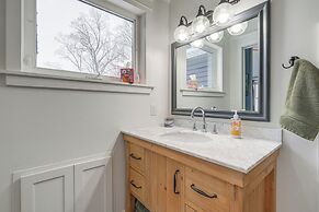 Frankfort Vacation Rental < 1 Mi to Lake Michigan!