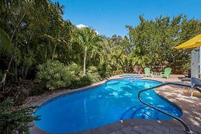 Mermaid's Treasure 2 Bedroom Home by RedAwning