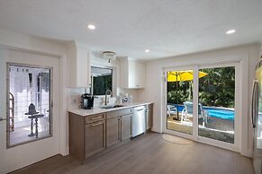 Mermaid's Treasure 2 Bedroom Home by RedAwning