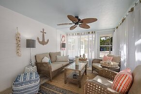 Mermaid's Treasure 2 Bedroom Home by RedAwning