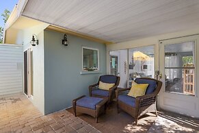 Mermaid's Treasure 2 Bedroom Home by RedAwning