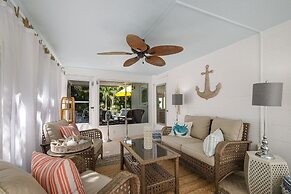 Mermaid's Treasure 2 Bedroom Home by RedAwning