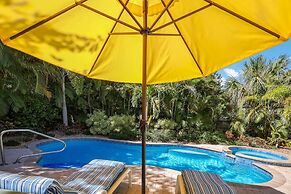 Mermaid's Treasure 2 Bedroom Home by RedAwning