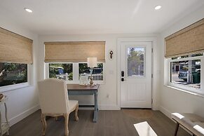 Mermaid's Treasure 2 Bedroom Home by RedAwning