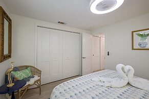 Mermaid's Treasure 2 Bedroom Home by RedAwning