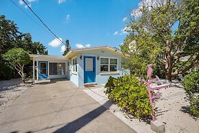 Mermaid's Treasure 2 Bedroom Home by RedAwning