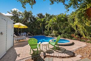 Mermaid's Treasure 2 Bedroom Home by RedAwning