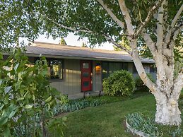 Belle 30 Day Minimum 2 Bedroom Home by RedAwning