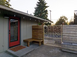 Belle 30 Day Minimum 2 Bedroom Home by RedAwning