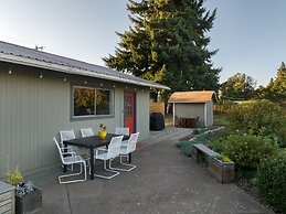 Belle 30 Day Minimum 2 Bedroom Home by RedAwning