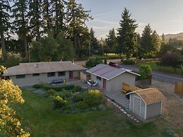 Belle 30 Day Minimum 2 Bedroom Home by RedAwning