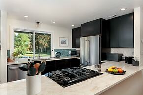 Belle 30 Day Minimum 2 Bedroom Home by RedAwning