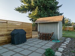 Belle 30 Day Minimum 2 Bedroom Home by RedAwning