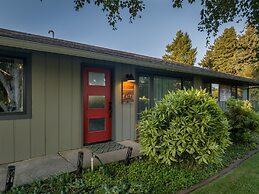 Belle 30 Day Minimum 2 Bedroom Home by RedAwning