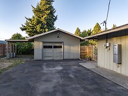 Belle 30 Day Minimum 2 Bedroom Home by RedAwning