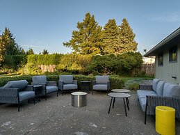 Belle 30 Day Minimum 2 Bedroom Home by RedAwning