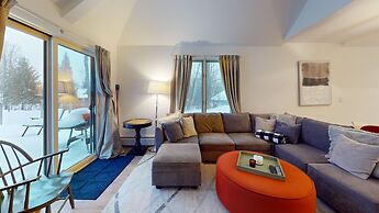 Cozy In The Woods 3 Bedroom Condo by RedAwning