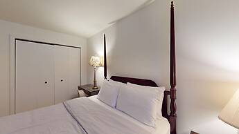 Cozy In The Woods 3 Bedroom Condo by RedAwning