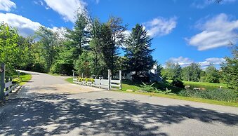 Cozy In The Woods 3 Bedroom Condo by RedAwning