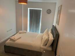 Inviting 4-bed Apartment in Dartford