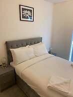 Inviting 4-bed Apartment in Dartford