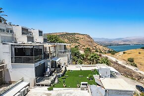 Sea of Galilee Panorama Apt by SeaN'Rent