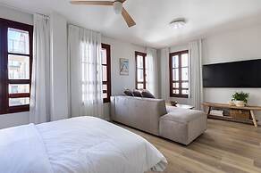 Flea Market Charm Studio by Sea N' Rent