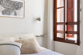 Flea Market Charm Studio by Sea N' Rent