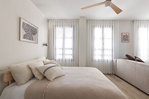 Flea Market Charm Studio by Sea N' Rent