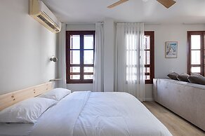 Flea Market Charm Studio by Sea N' Rent