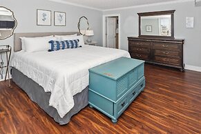 Dolphin Point 305b 2 Bedroom Condo by RedAwning